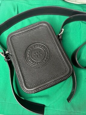 Marc Jacobs Black Pebbled Leather Messenger Crossbody like new